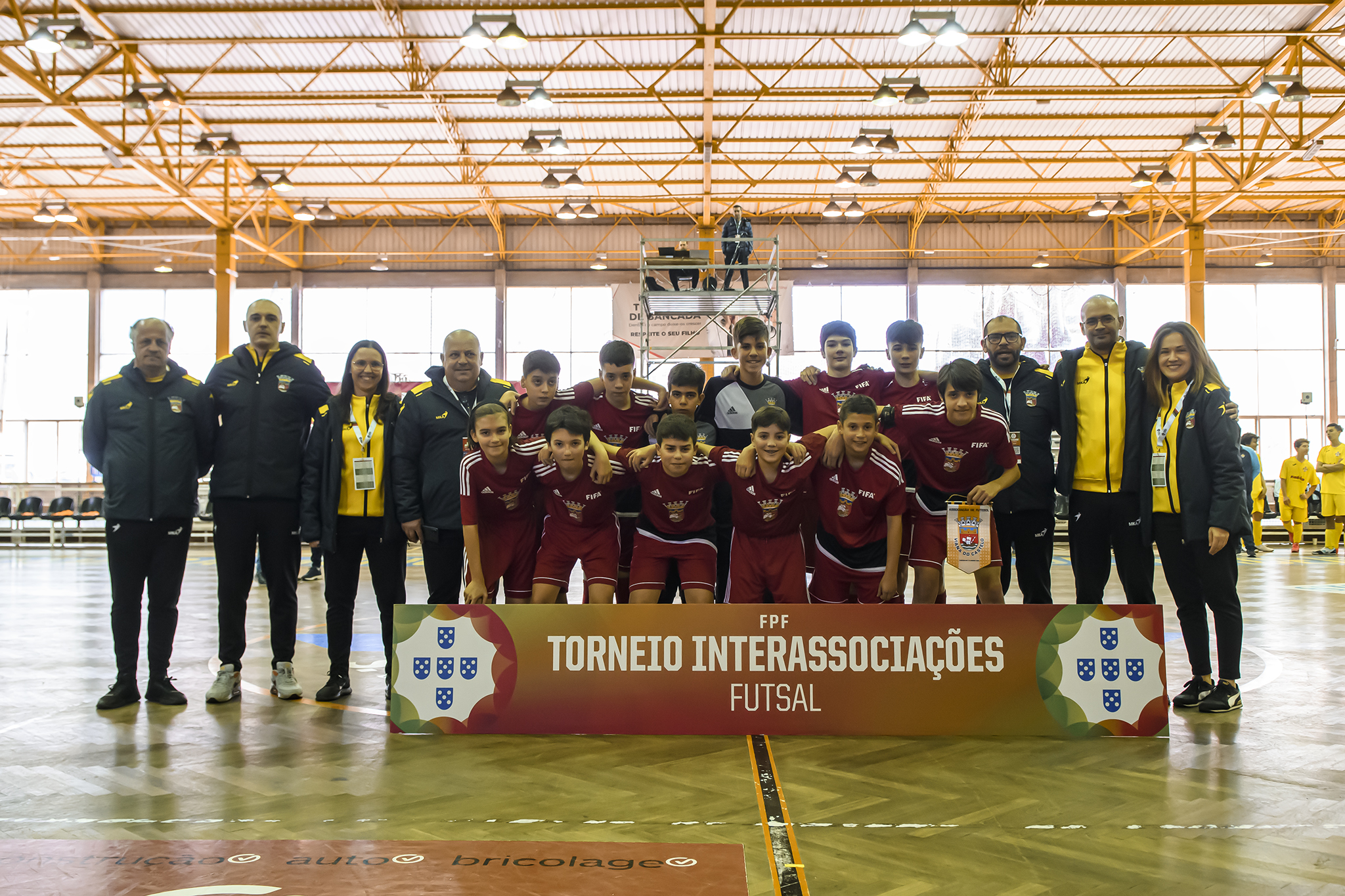 SELEÇÃO AFVC FUTSAL MASCULINO SUB-15 RECEBE PRÉMIO FAIR PLAY NO TIA SUB-15 EM SÃO JOÃO DA MADEIRA